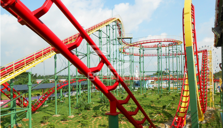 Fun park roller coaster rides
